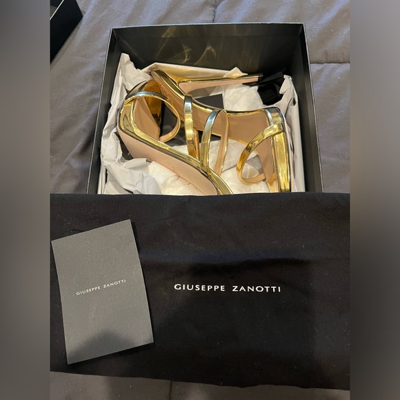 Giuseppe Darsey heels in gold size 39 - Picture 4 of 8